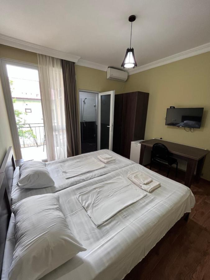 Guest House Madonna Kobuleti Eksteriør billede