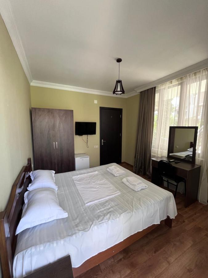 Guest House Madonna Kobuleti Eksteriør billede