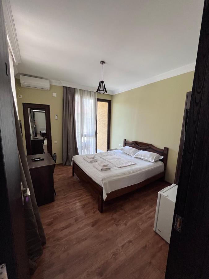 Guest House Madonna Kobuleti Eksteriør billede