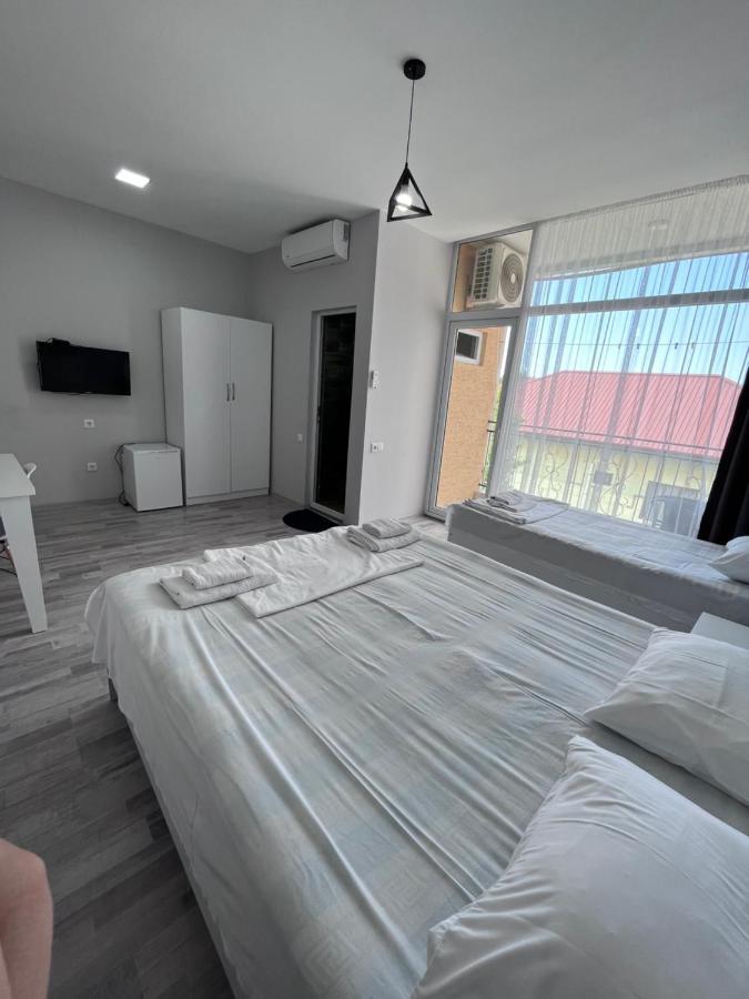 Guest House Madonna Kobuleti Eksteriør billede